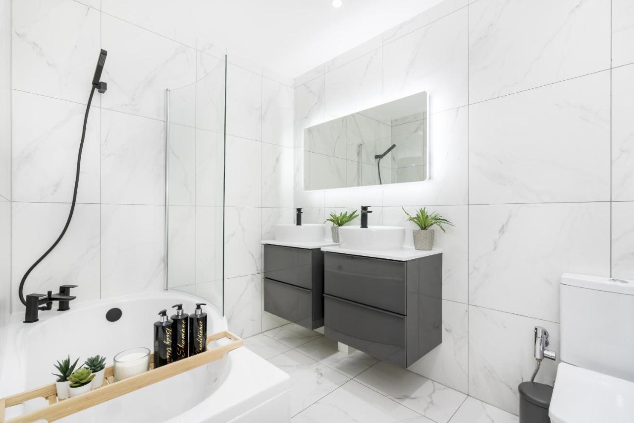 Appartamento Two Bedroom In Central With Large Terrace Londra